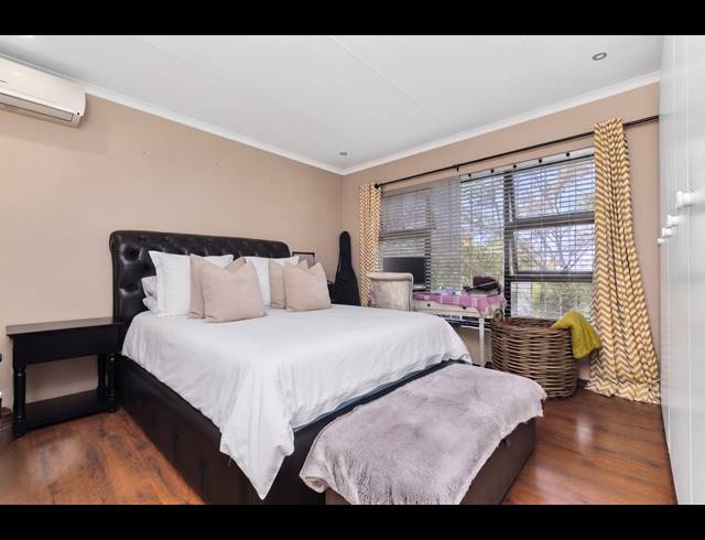 3 BEDROOM HOUSE TO LET IN LONEHILL